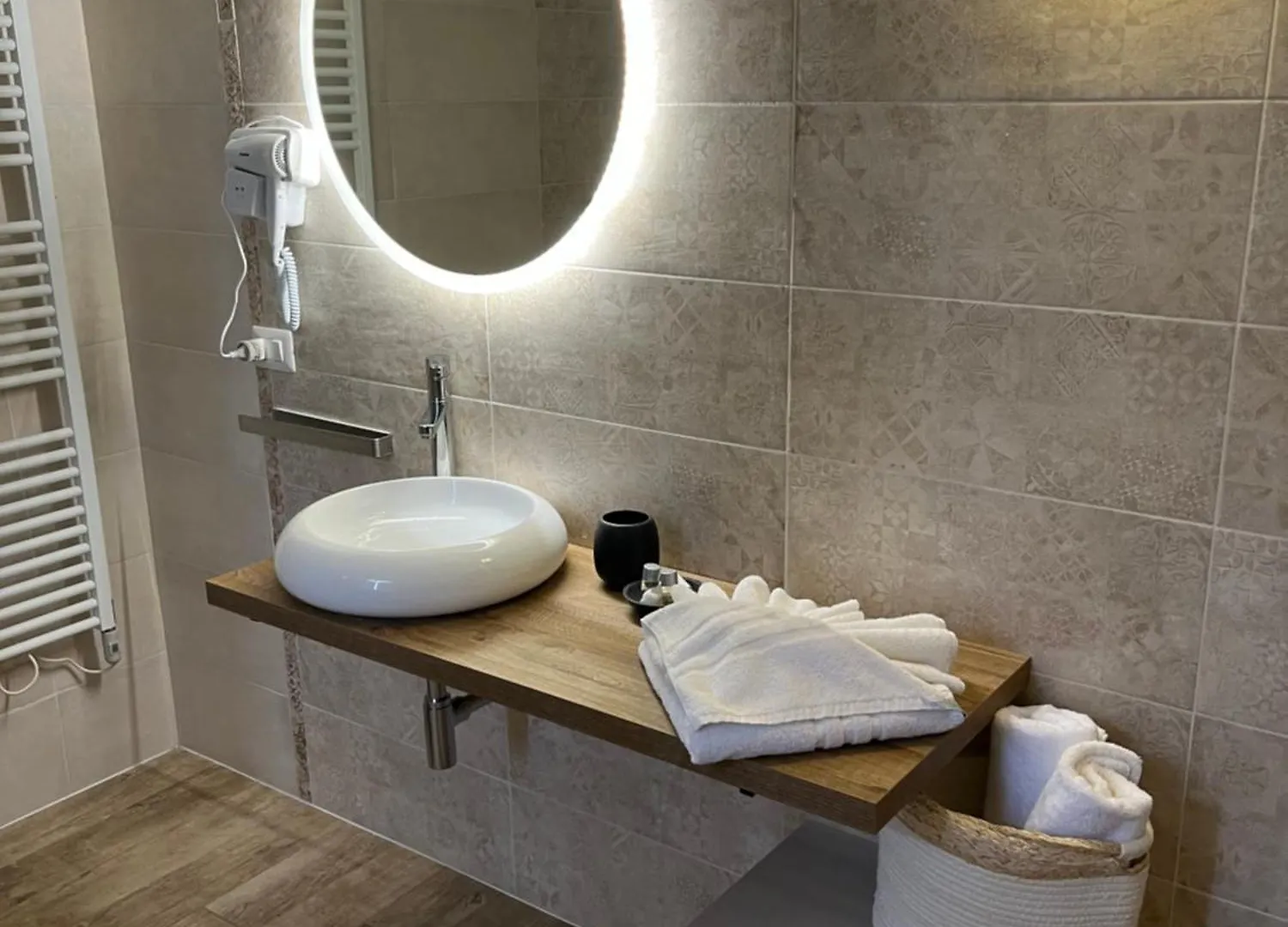 Ivy Park Hotel Medolla Guest house
